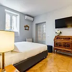 Гостевой дом Frattina27 4*